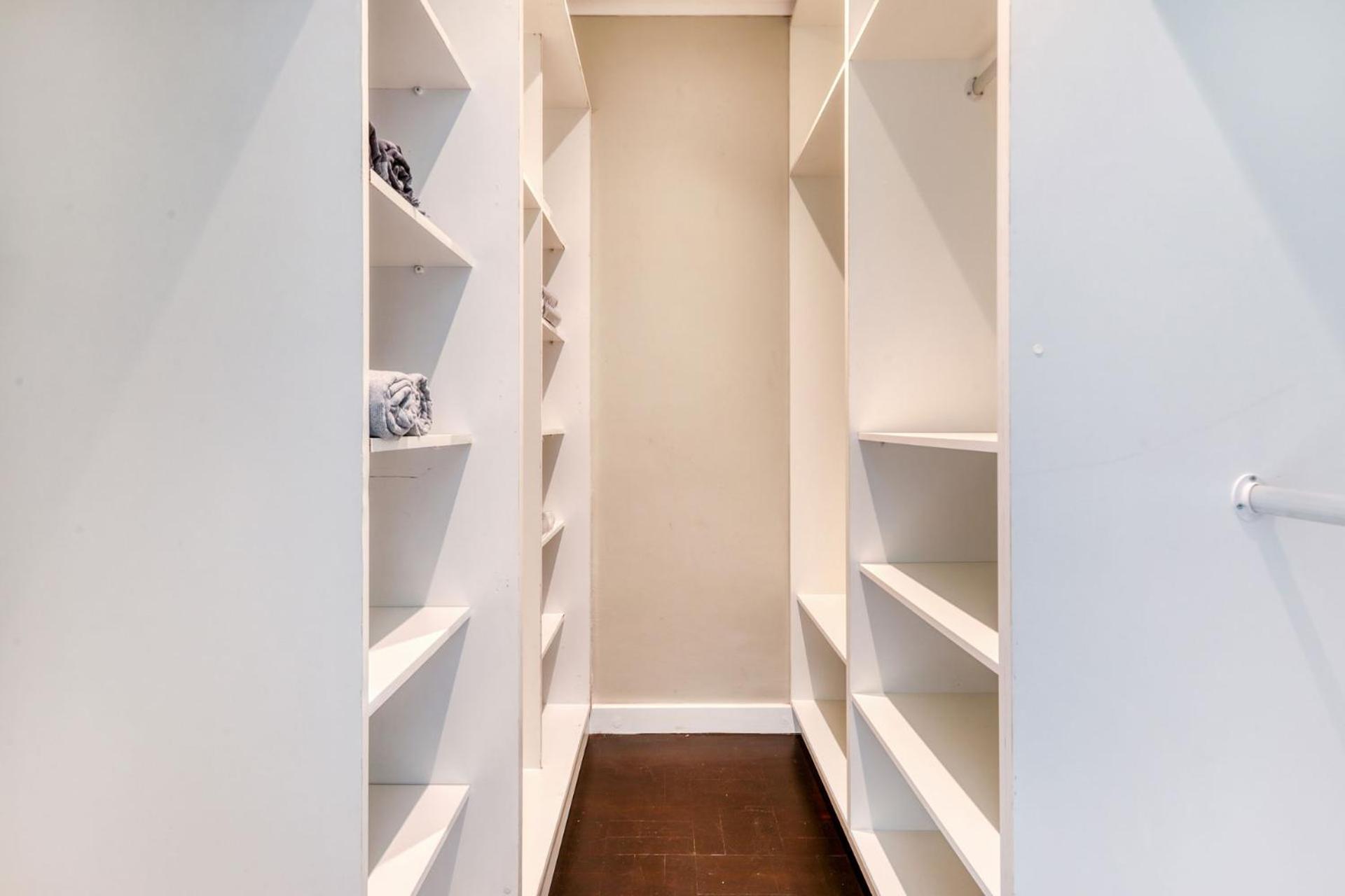 Backup-Powered Elegant Promenade Retreat