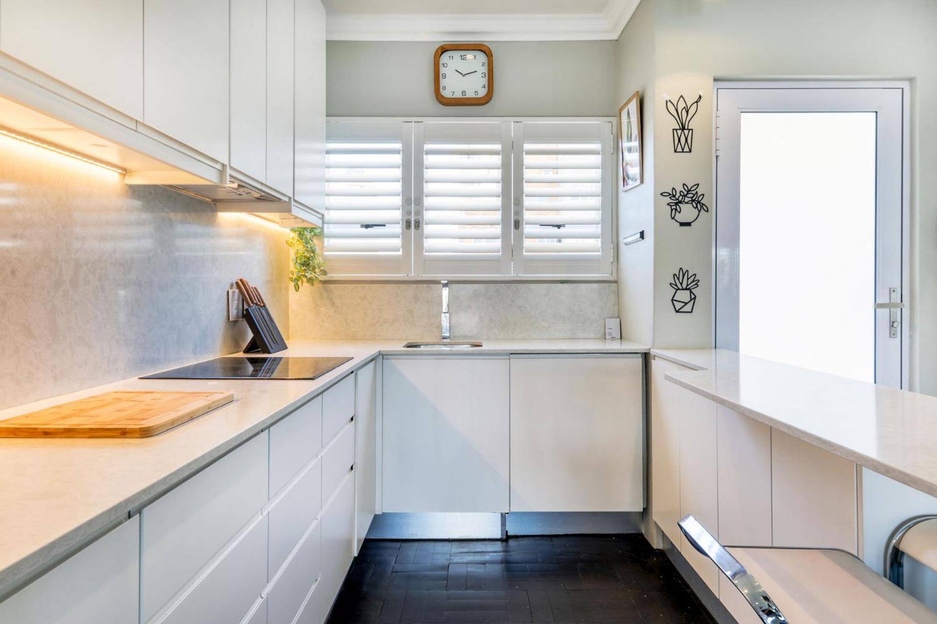 Backup-Powered Elegant Promenade Retreat
