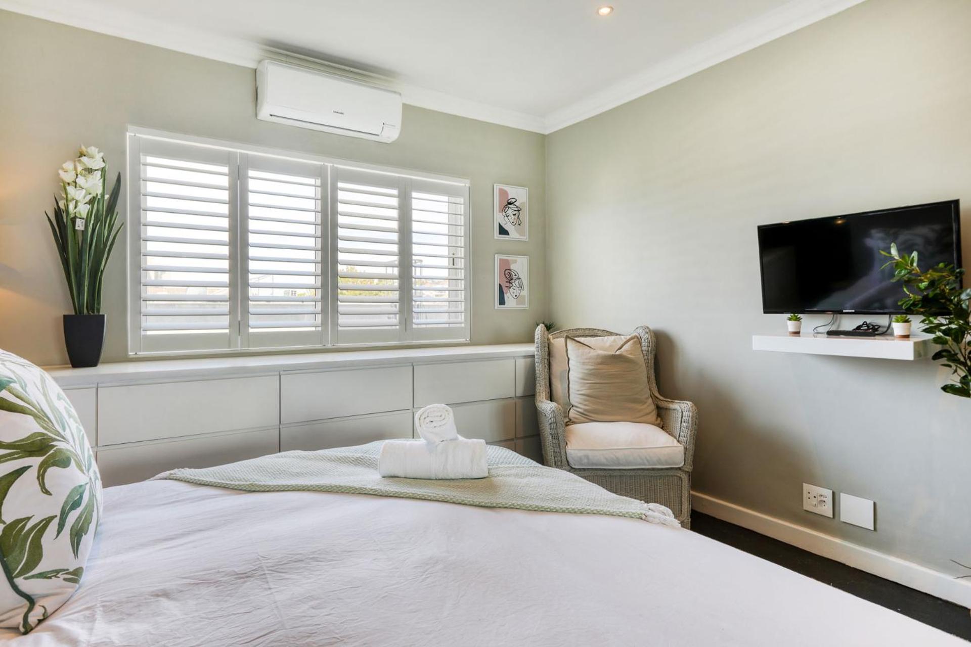 Backup-Powered Elegant Promenade Retreat