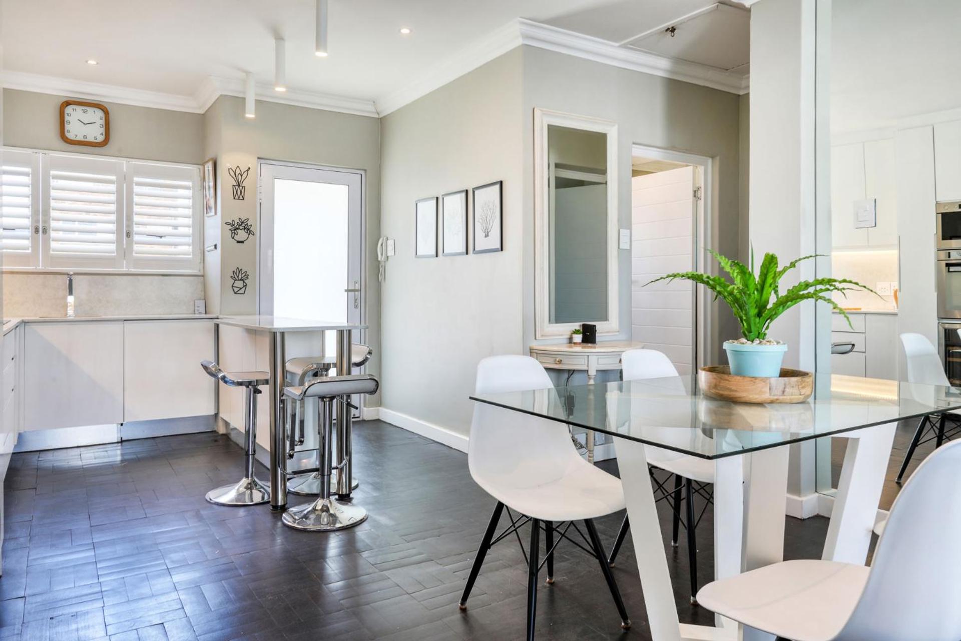 Backup-Powered Elegant Promenade Retreat