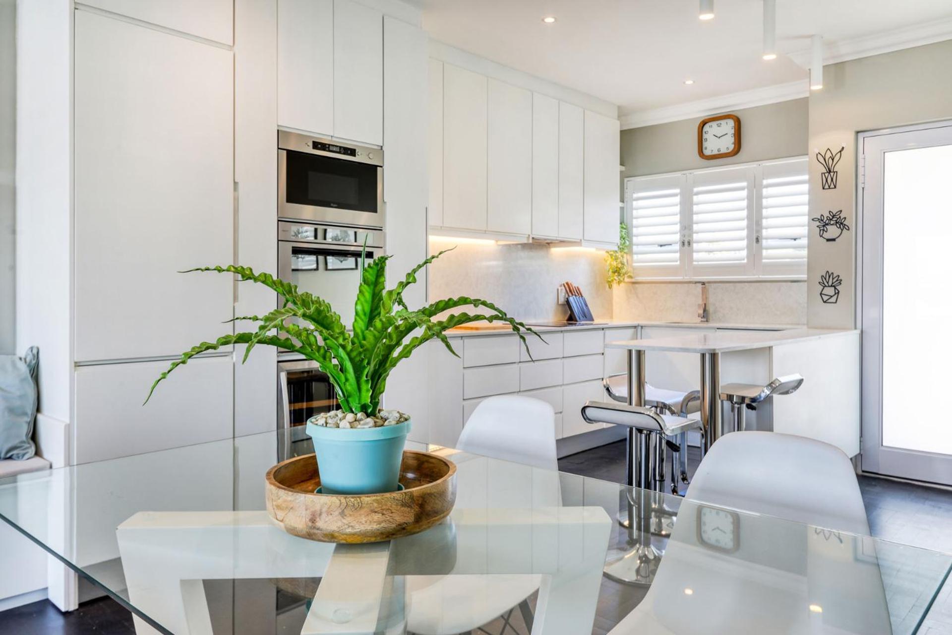 Backup-Powered Elegant Promenade Retreat