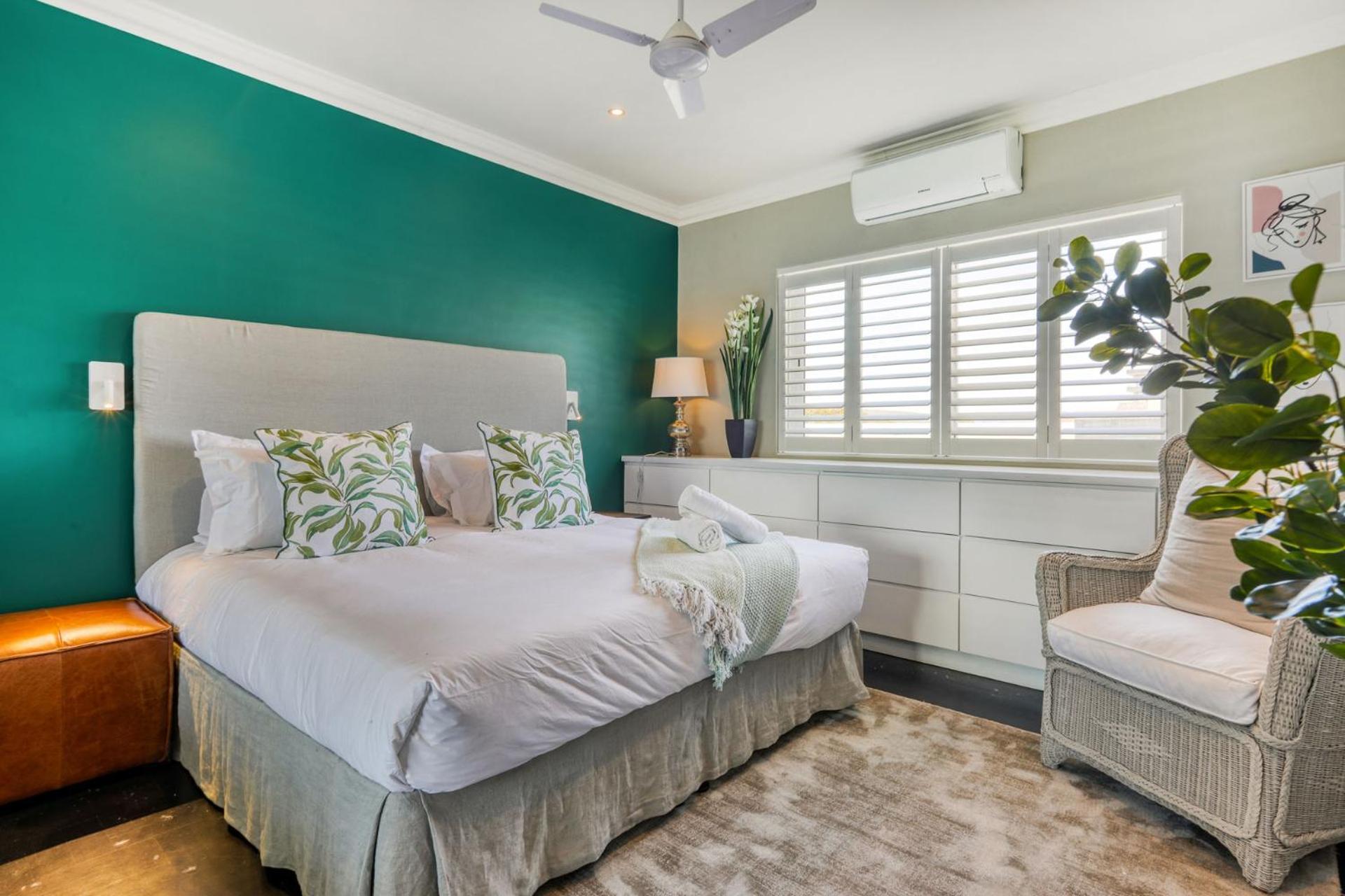 Backup-Powered Elegant Promenade Retreat