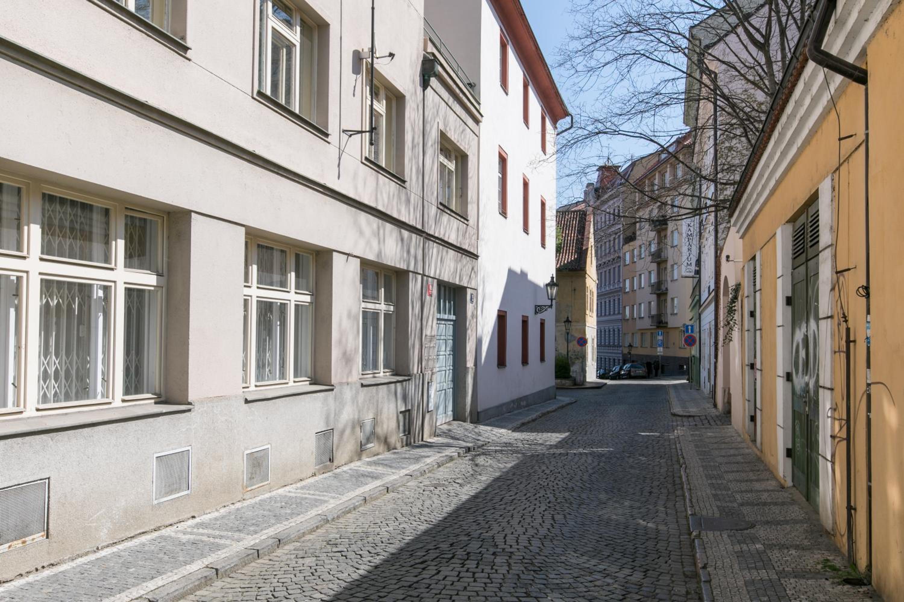 Cozy apartment in quiet courtyard near Charles Bridge
