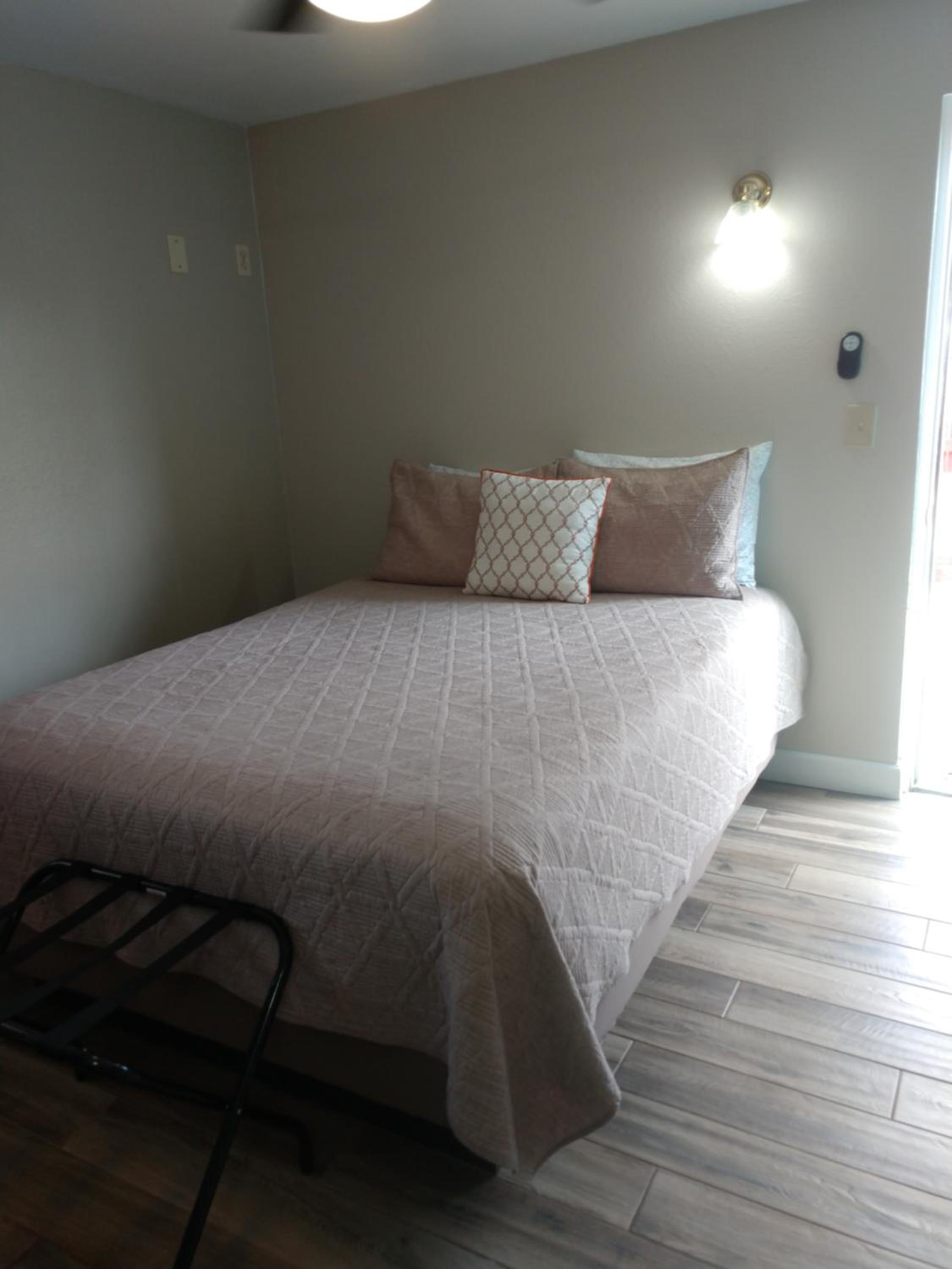 Page Vacations - Red Rock Motel - Property Image 4