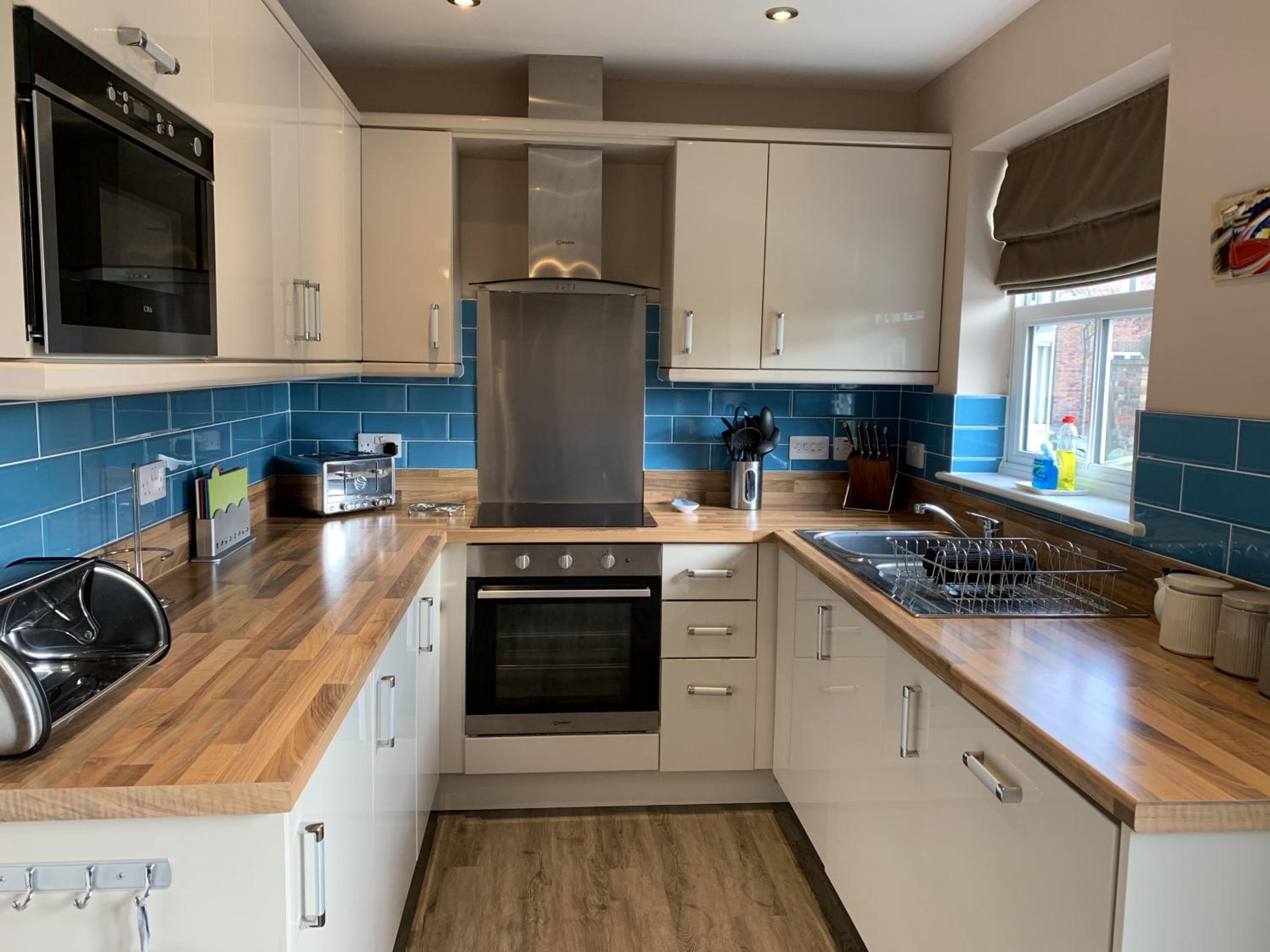 12 Green Close at The Bay Filey, sleeps 8, 2 dogs welcome for free too view 3