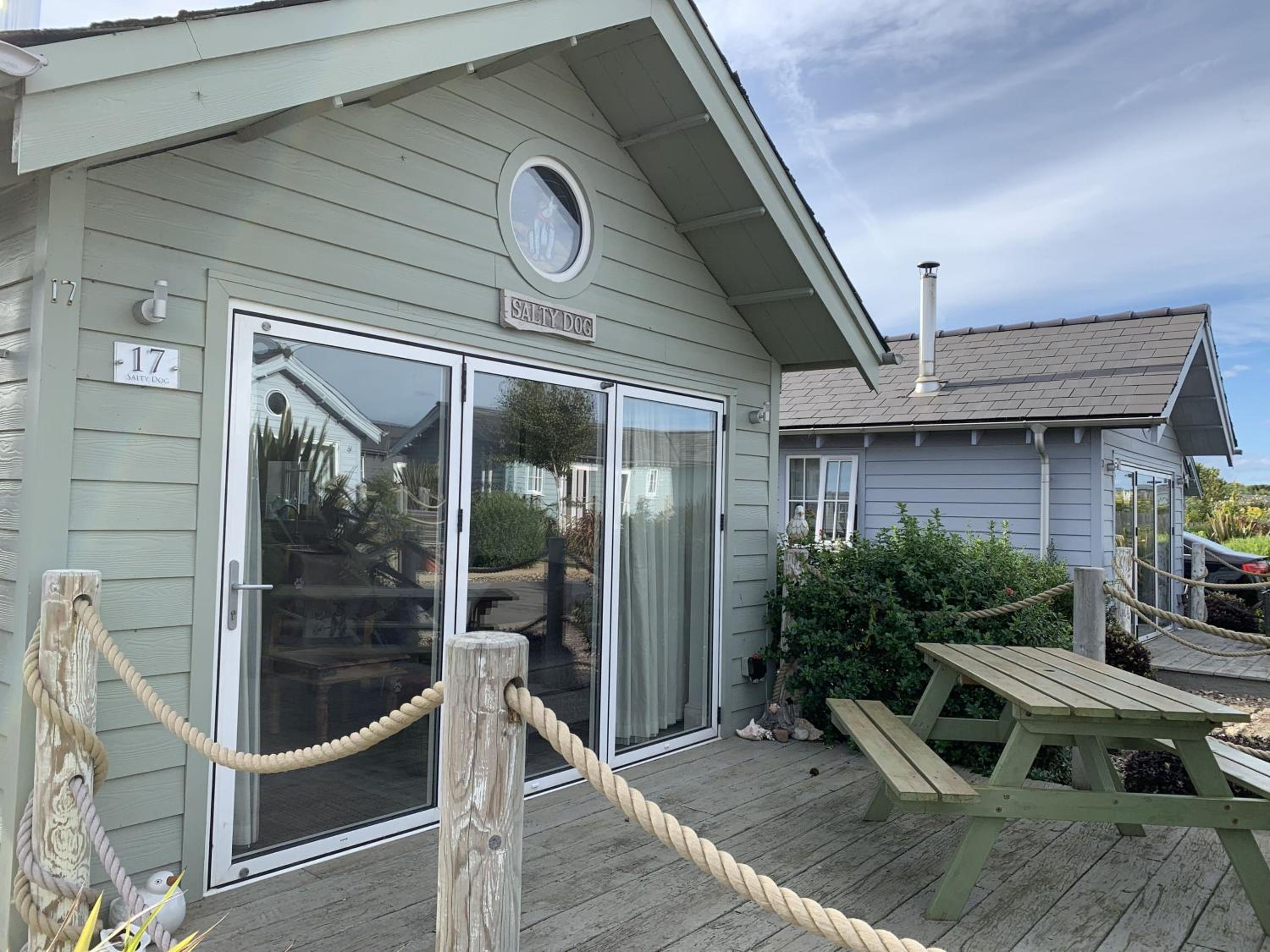 Salty Dog, The Bay, 2 bedrooms with ensuites, parking for 2 cars, 2 dogs welcome view 3