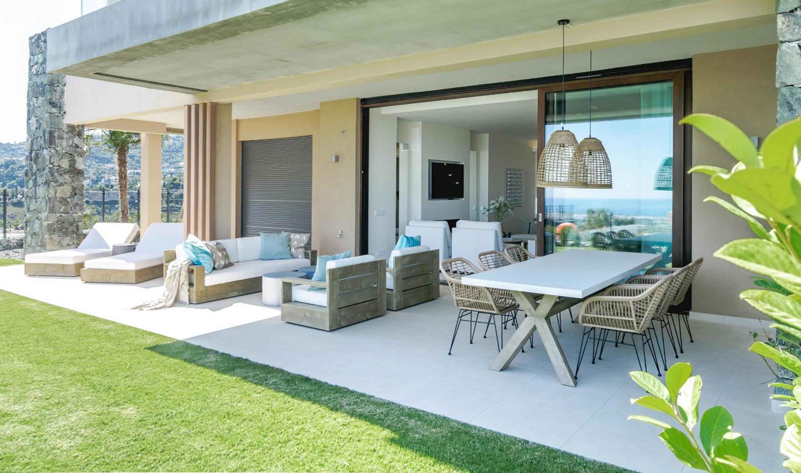 LO - Luxury 3 bedroom apartment stunning views