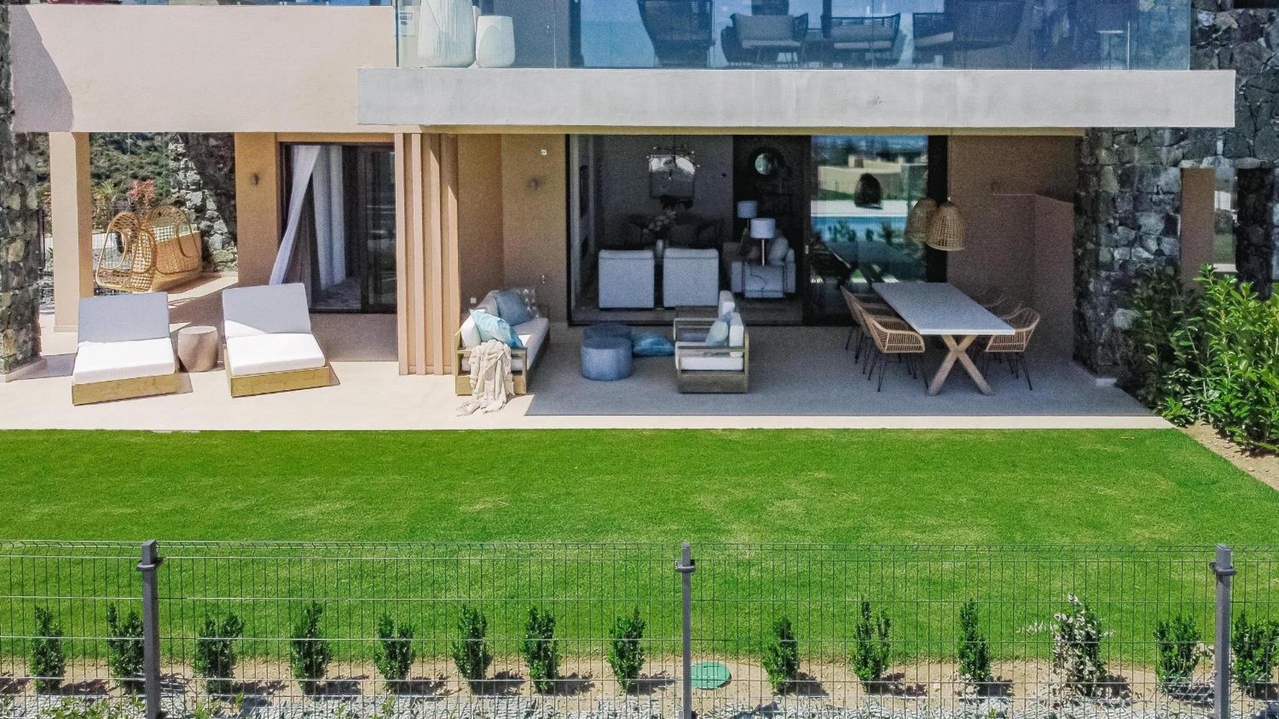 LO - Luxury 3 bedroom apartment stunning views