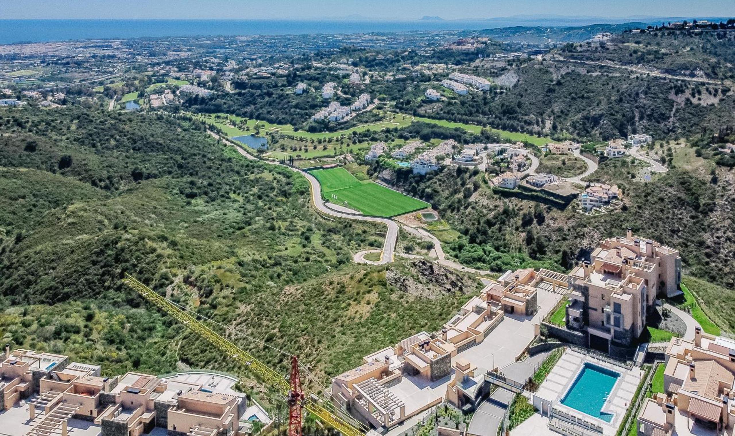 LO - Luxury 3 bedroom apartment stunning views