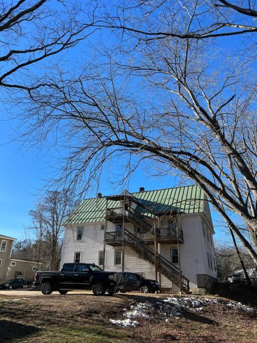 Hotel Saco Riverside Apt Modern & Cozy 3 bedroom 3rd flr - Image 1