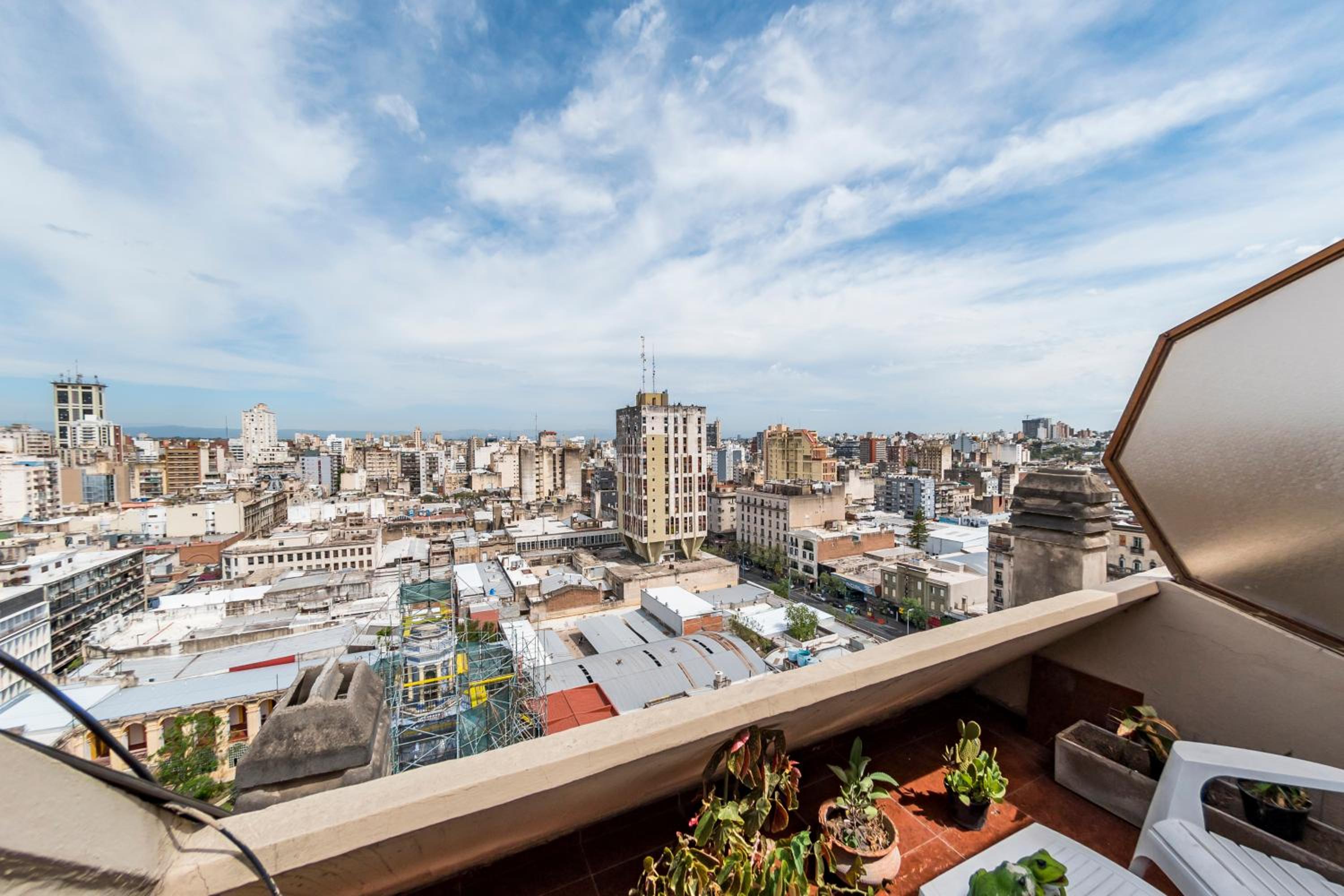 Rivadavia 138 - B Centro - Elegante con Balcón y Vista