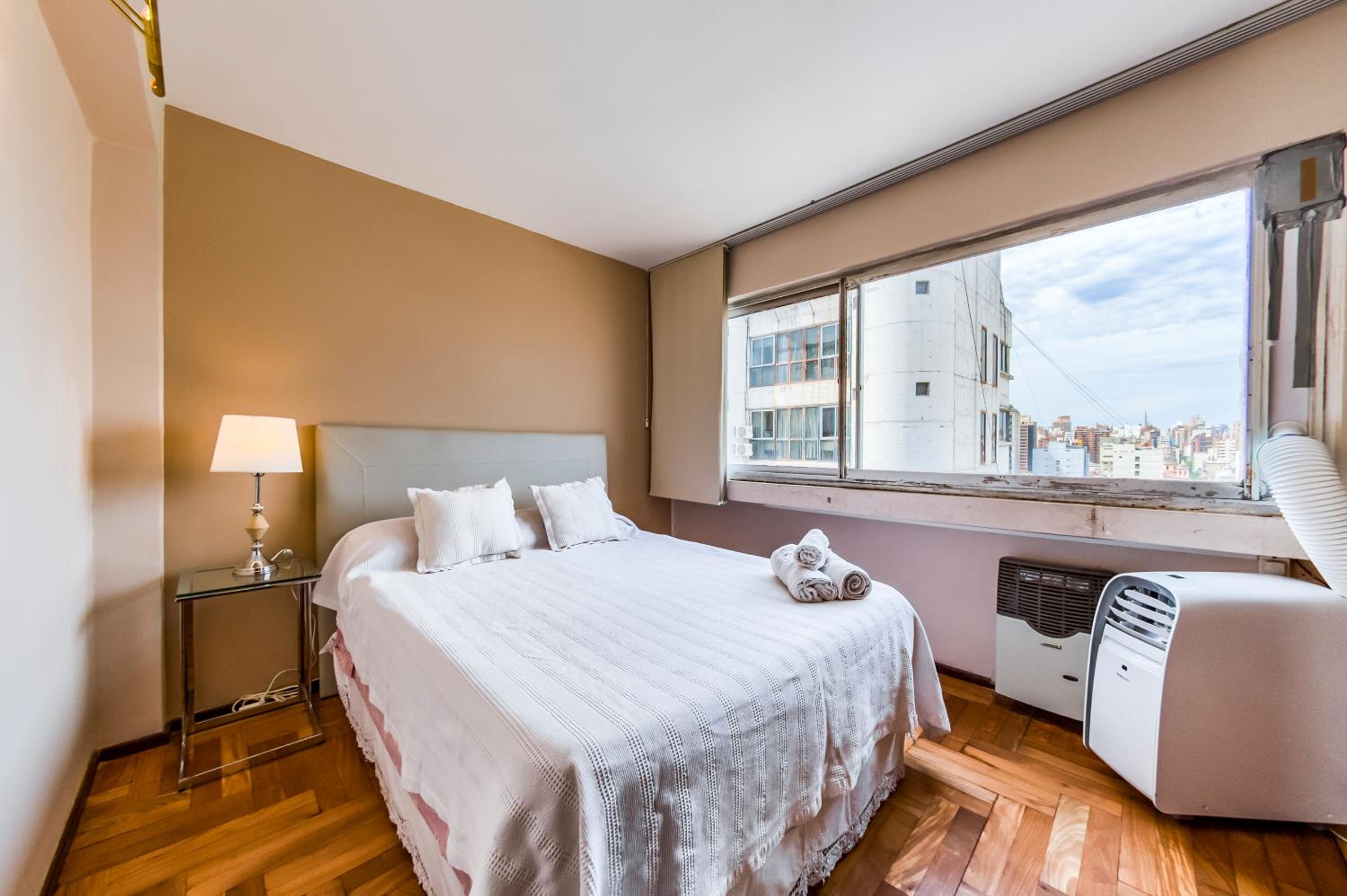 Rivadavia 138 - B Centro - Elegante con Balcón y Vista