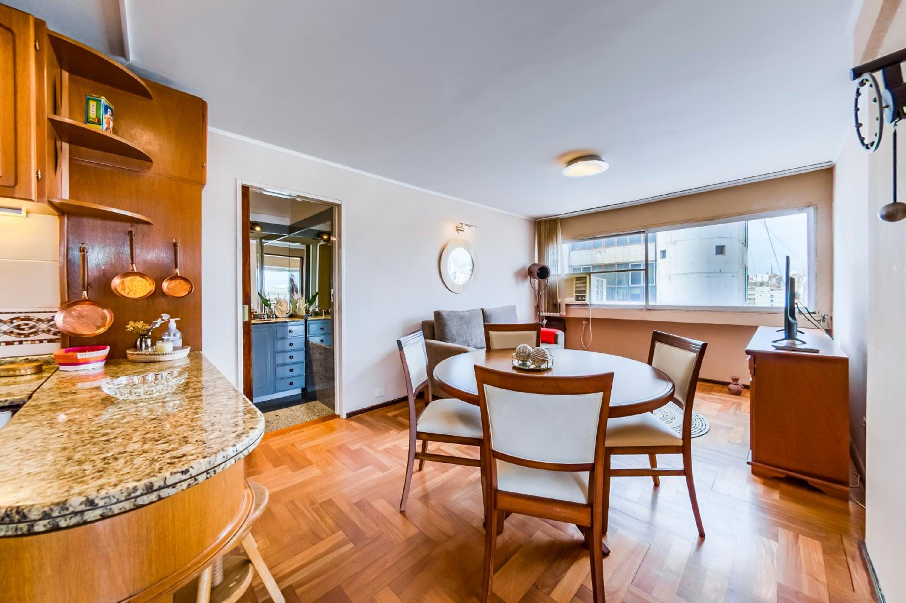 Rivadavia 138 - B Centro - Elegante con Balcón y Vista