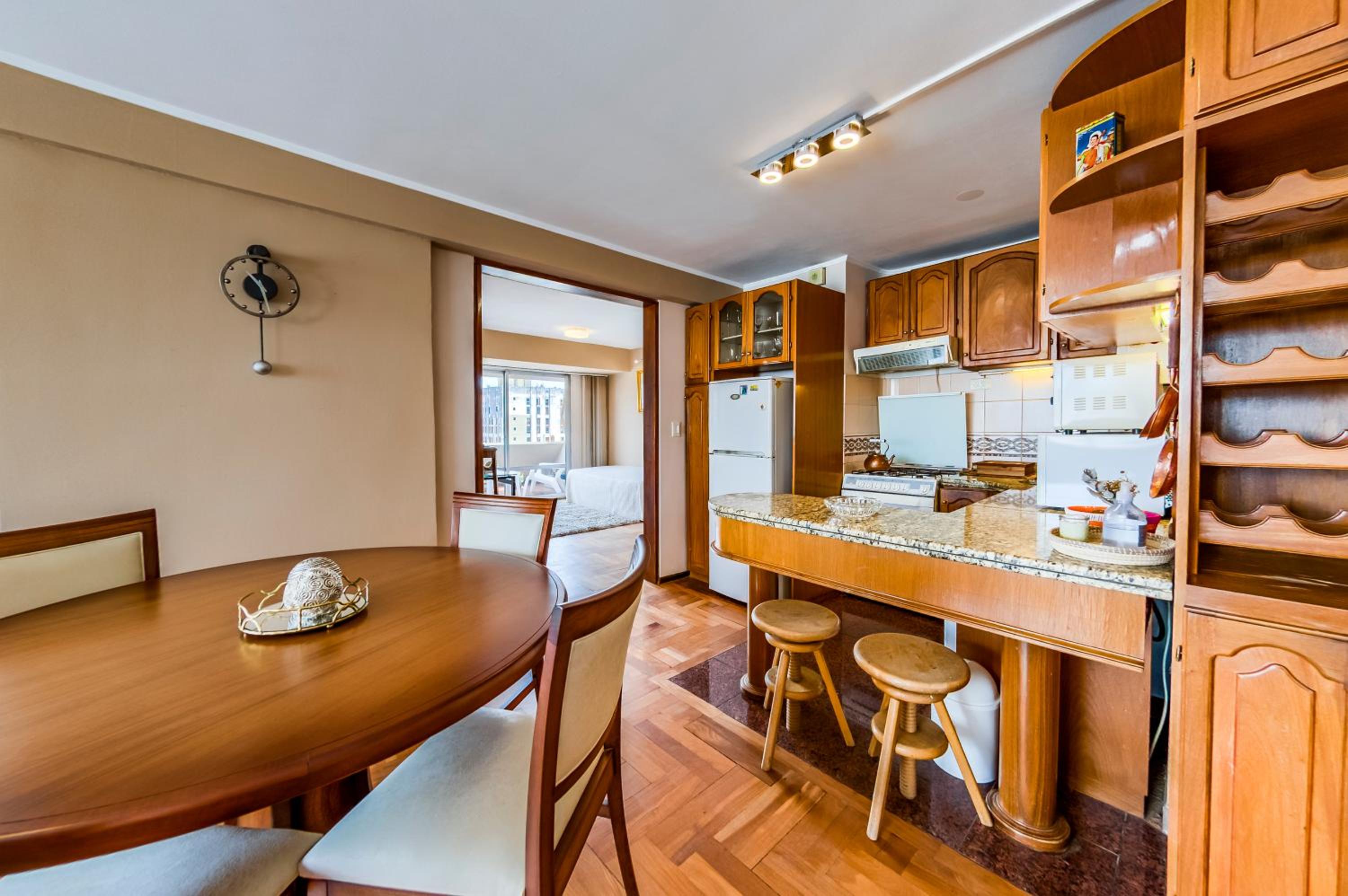 Rivadavia 138 - B Centro - Elegante con Balcón y Vista