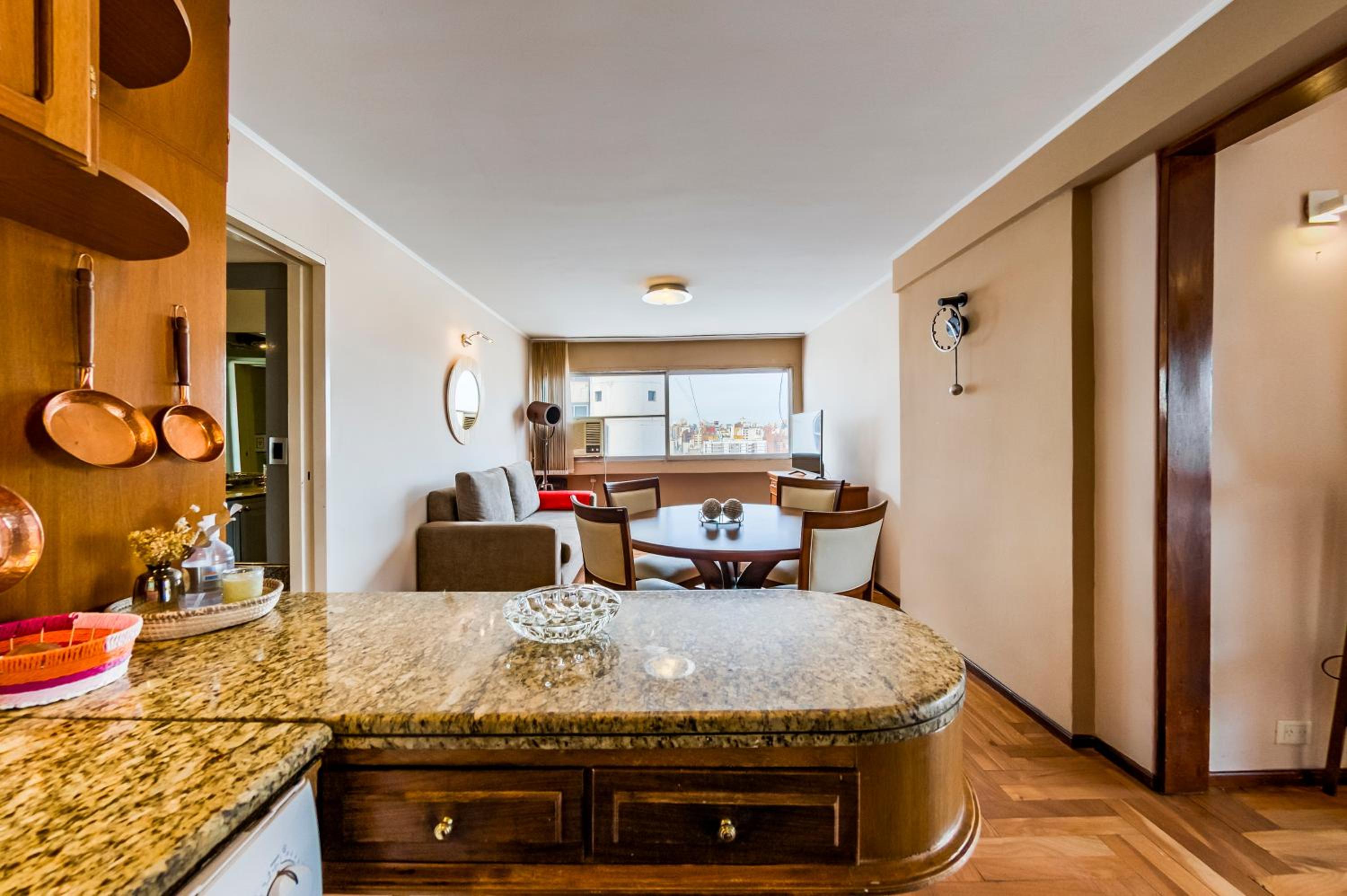 Rivadavia 138 - B Centro - Elegante con Balcón y Vista