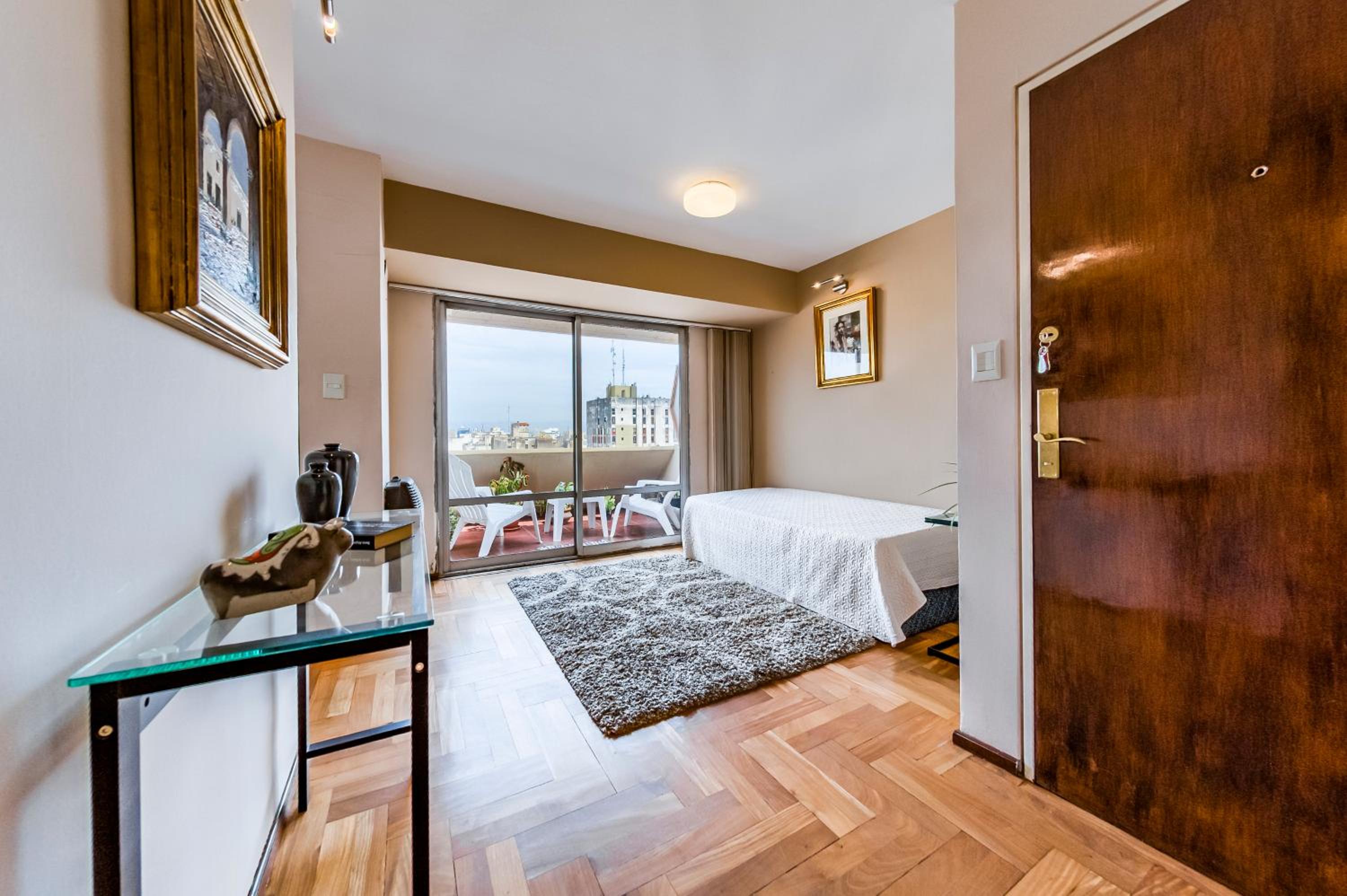 Rivadavia 138 - B Centro - Elegante con Balcón y Vista