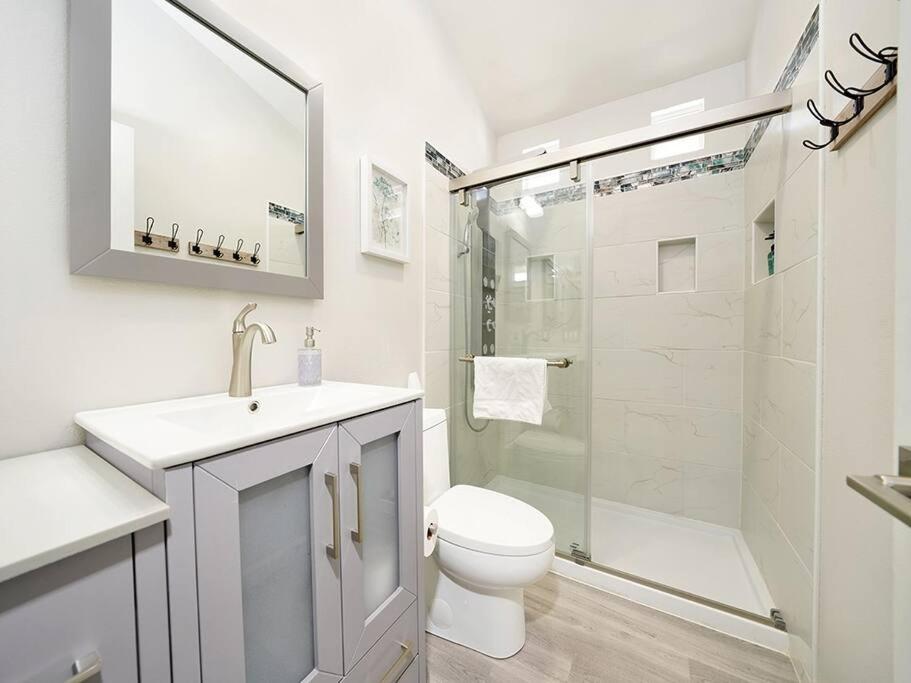 King-30min to Airport-Self Check In-Parking-367Mbps - Property Image 1