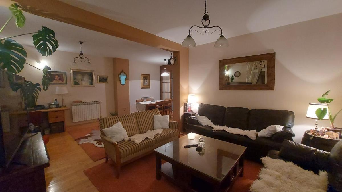 Idealna kuća za odmor, Pale