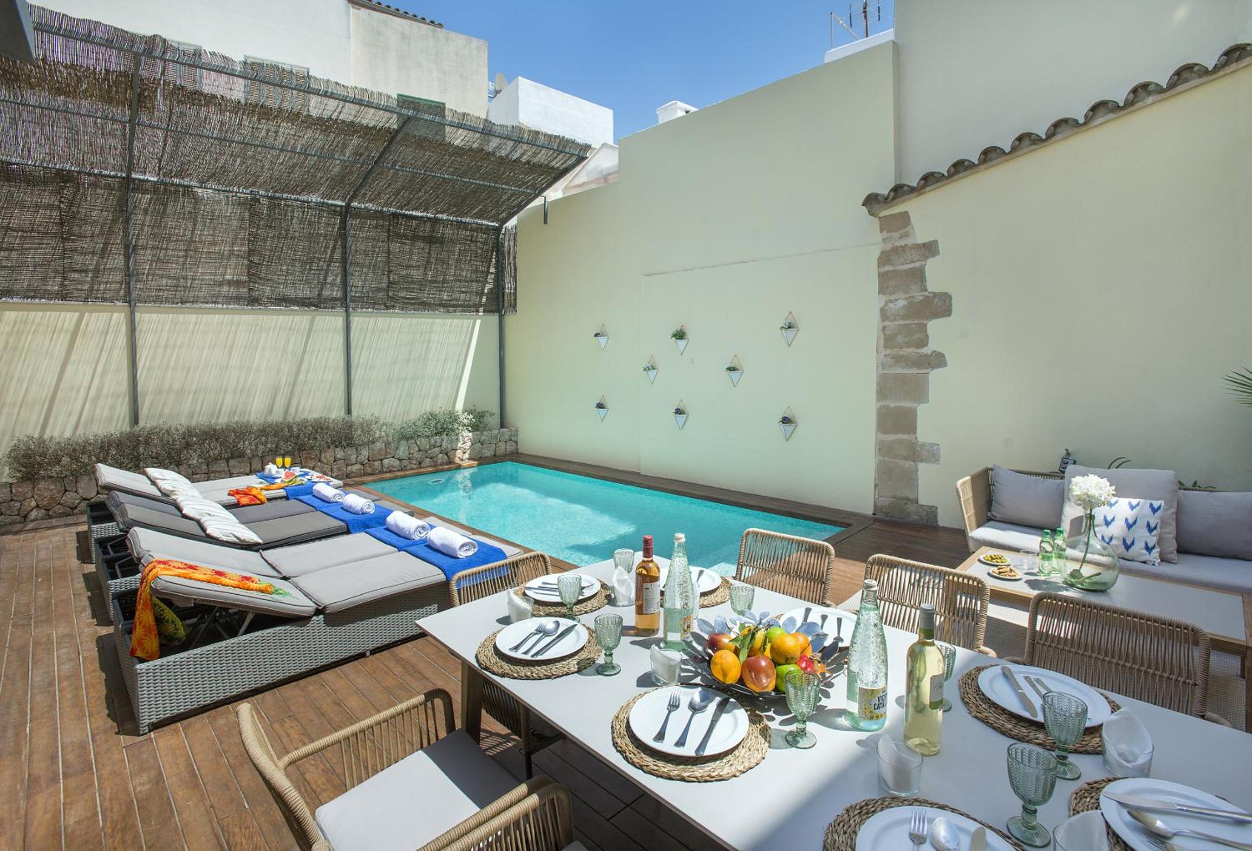 Owl Booking Villa Alvarez - 5 Min Walk to Old Town Center photo 2