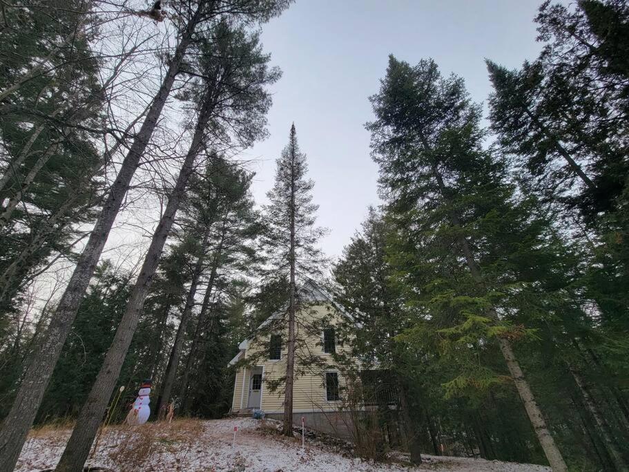 Luxurious Four Season lake front cottage in Kawarthas