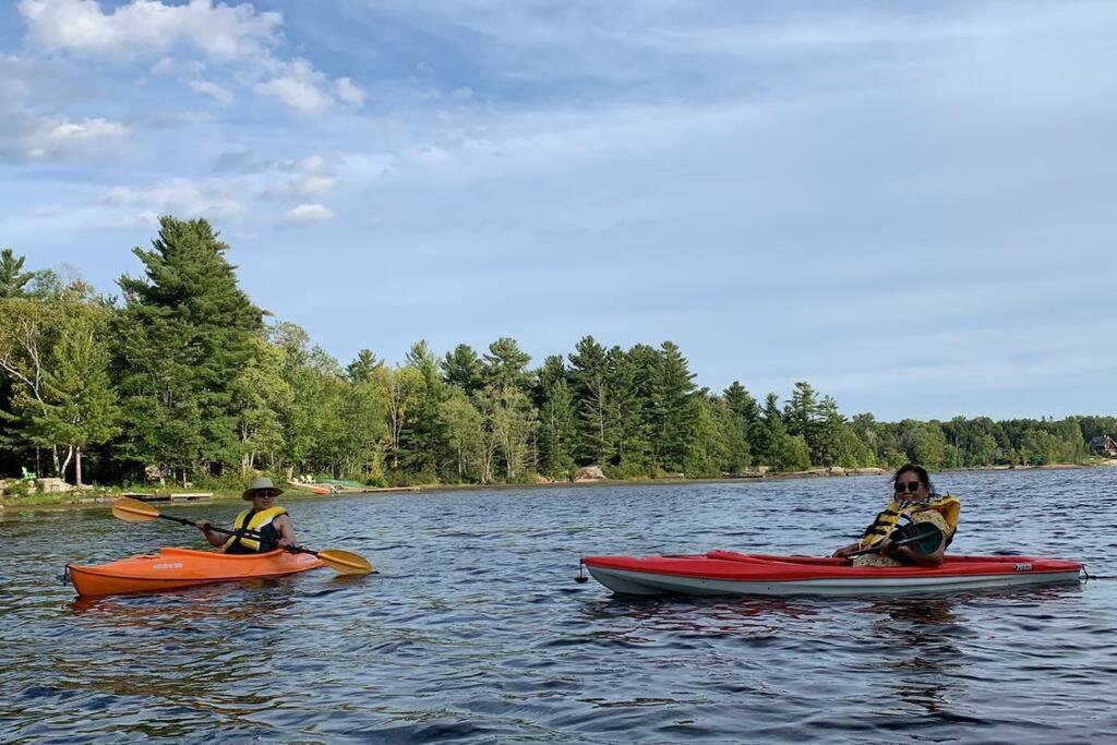 Luxurious Four Season lake front cottage in Kawarthas
