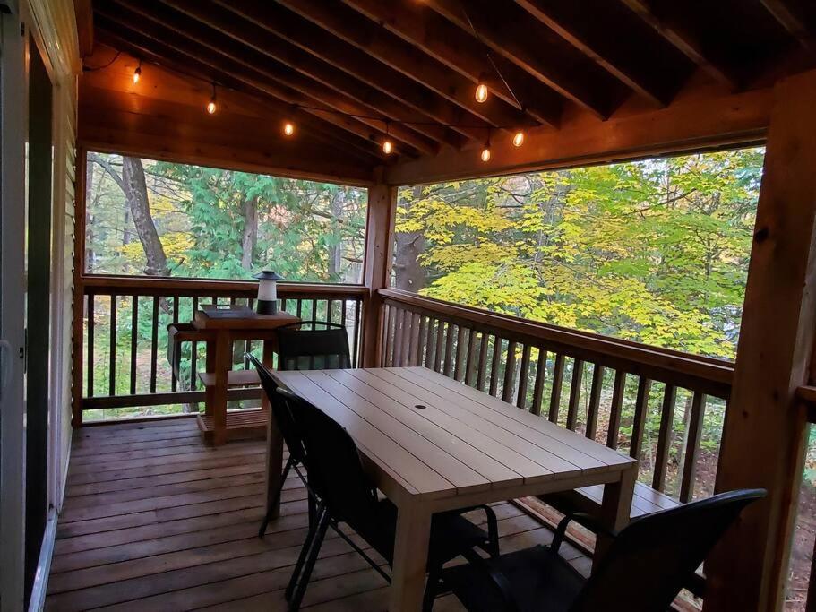 Luxurious Four Season lake front cottage in Kawarthas