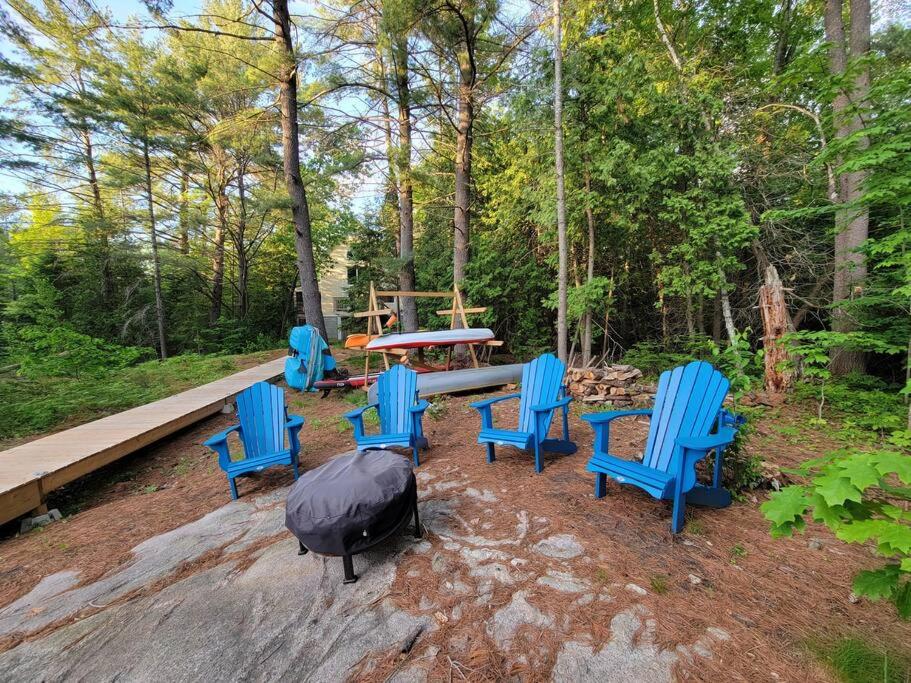 Luxurious Four Season lake front cottage in Kawarthas