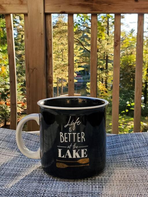 Luxurious Four Season lake front cottage in Kawarthas
