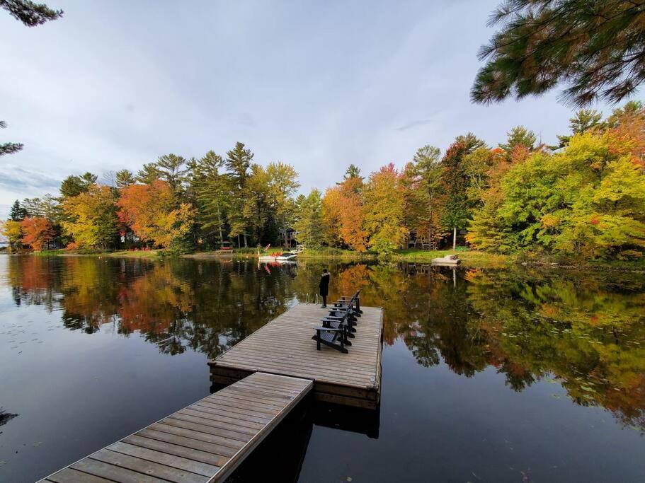 Luxurious Four Season lake front cottage in Kawarthas