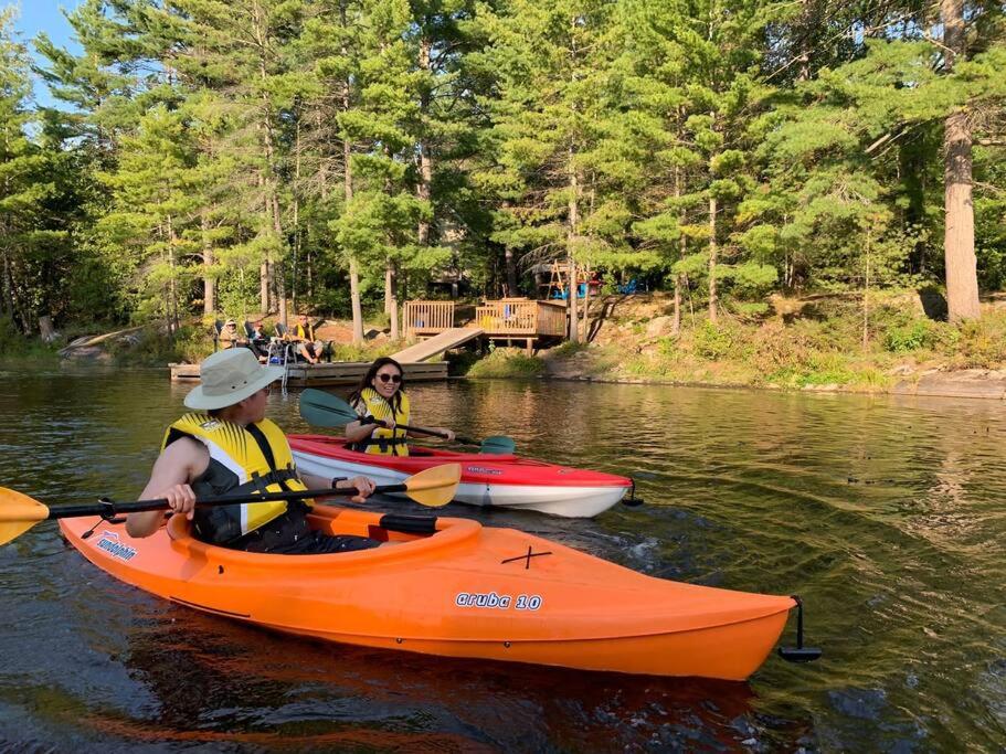 Luxurious Four Season lake front cottage in Kawarthas
