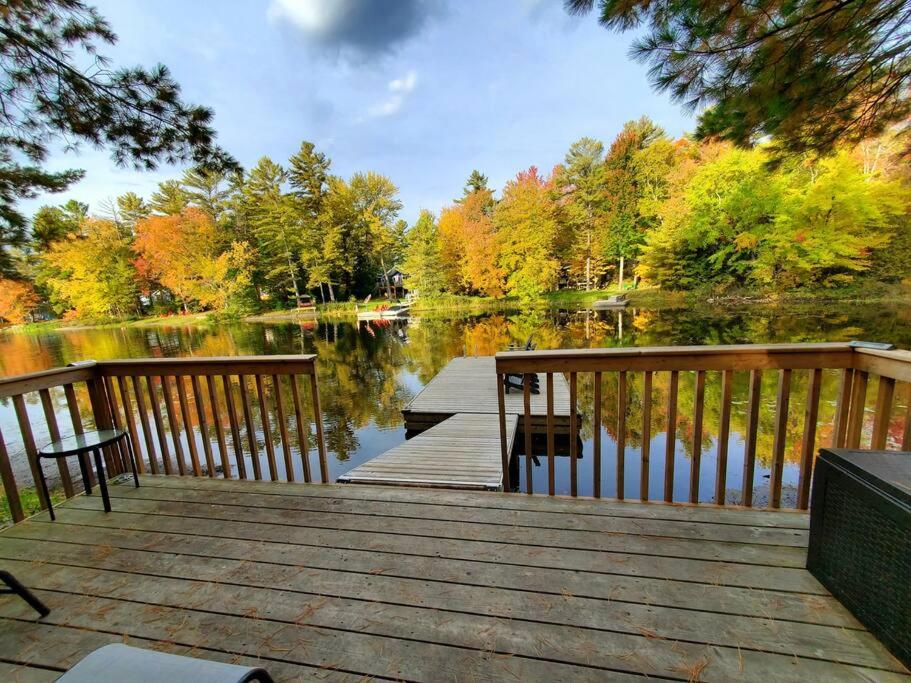 Luxurious Four Season lake front cottage in Kawarthas
