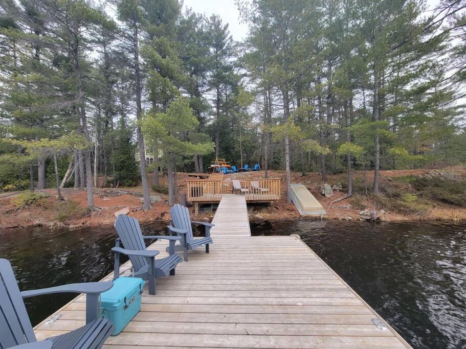 Luxurious Four Season lake front cottage in Kawarthas