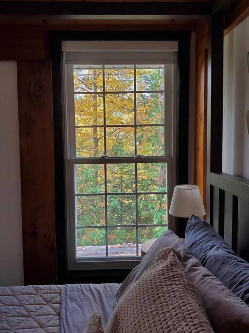 Luxurious Four Season lake front cottage in Kawarthas