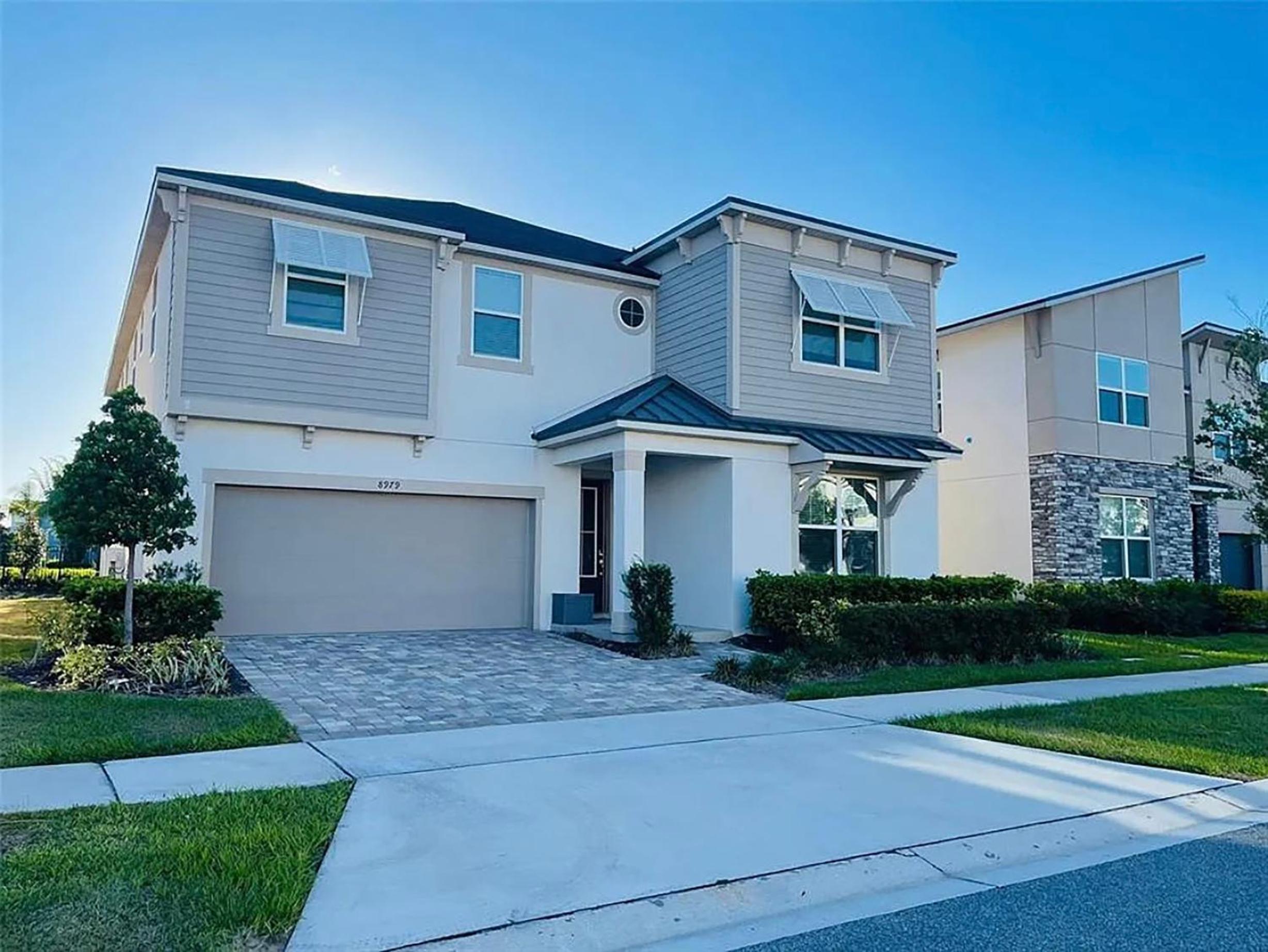 Hotel Mickey's Mansion - Image 1