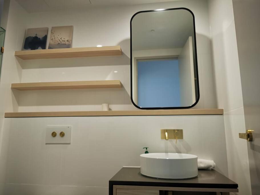 Surfers Paradise New Beachfront Apartments