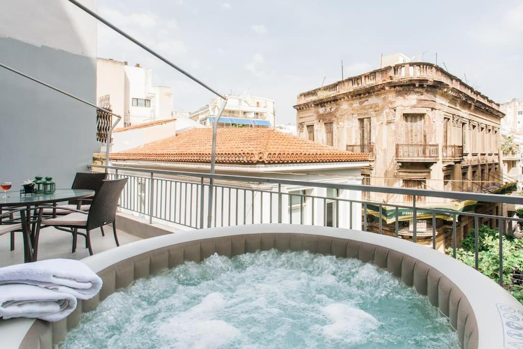 OpenAir HOT TUB/Big Balcony/Great Boutique Apt