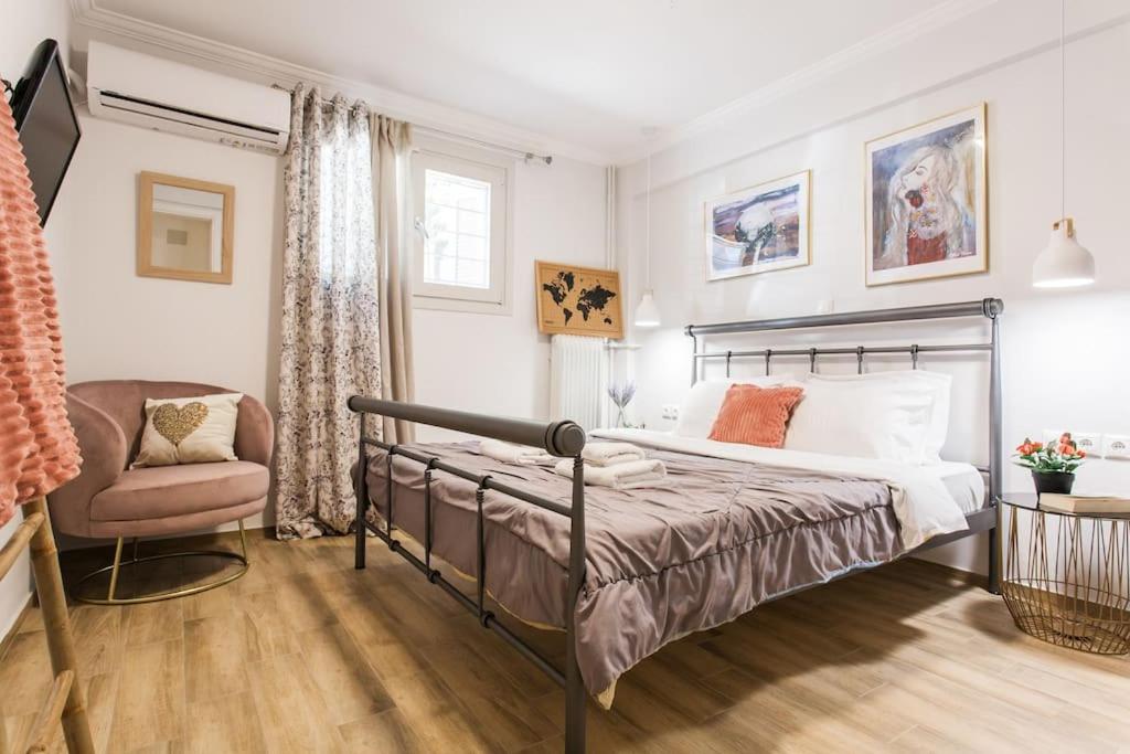 Amazing new Elegant Apt in the shadow of Acropolis (and Netflix)