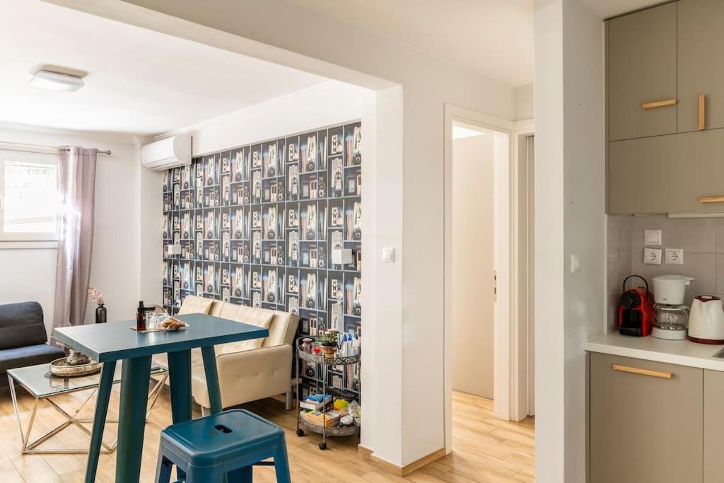 Amazing new Elegant Apt in the shadow of Acropolis (and Netflix)