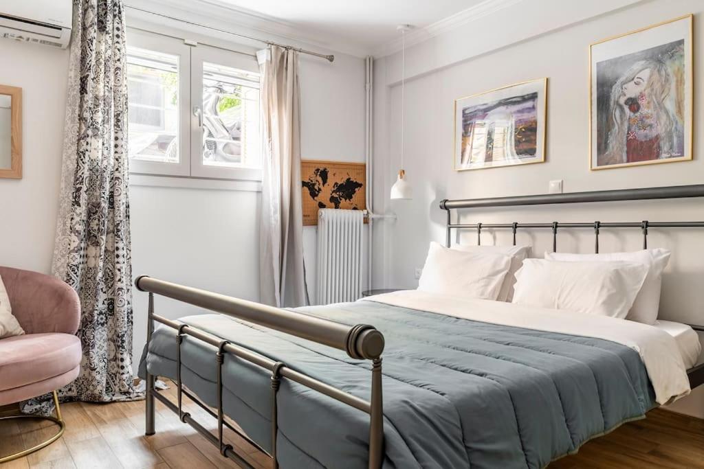 Amazing new Elegant Apt in the shadow of Acropolis (and Netflix)