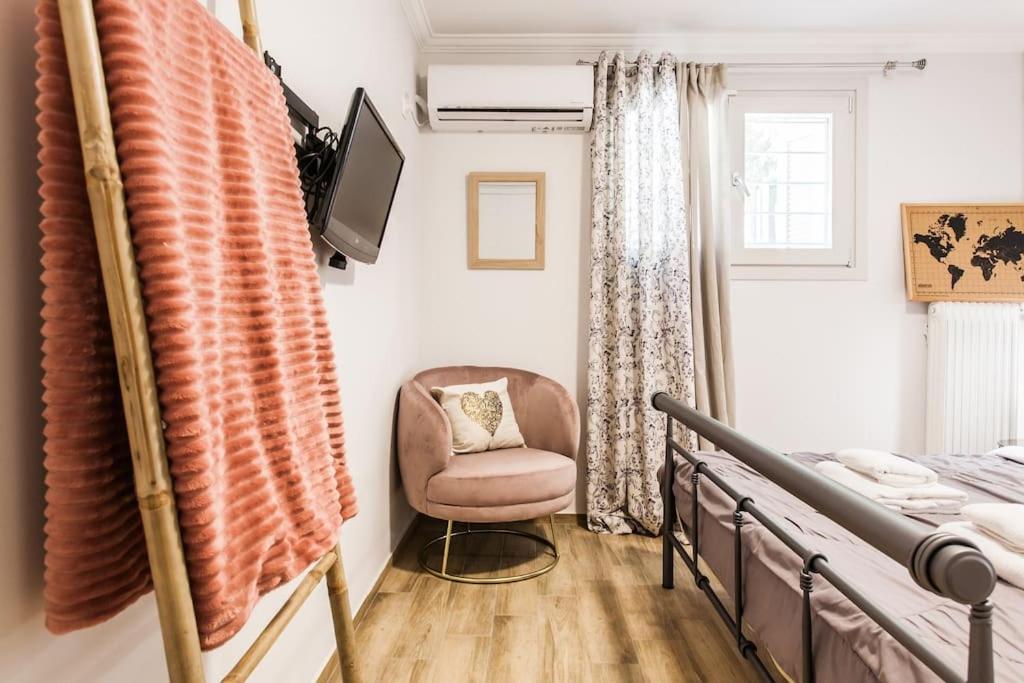 Amazing new Elegant Apt in the shadow of Acropolis (and Netflix)