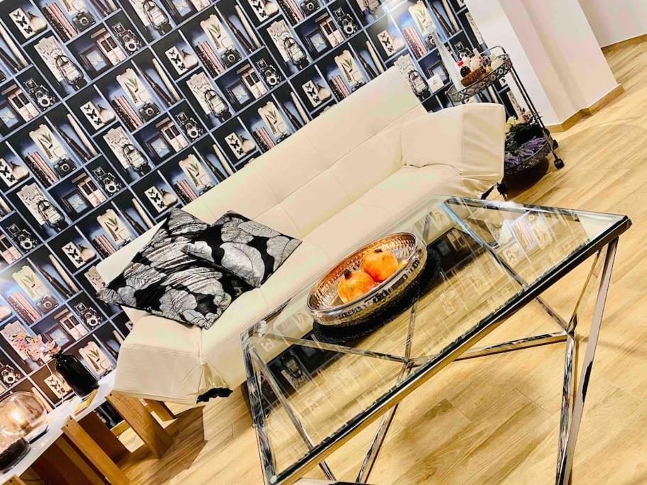 Amazing new Elegant Apt in the shadow of Acropolis (and Netflix)