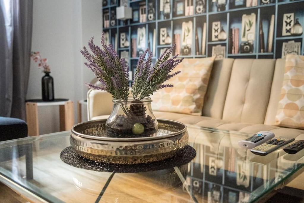 Amazing new Elegant Apt in the shadow of Acropolis (and Netflix)