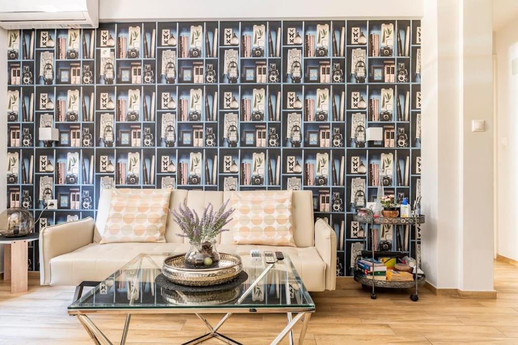 Amazing new Elegant Apt in the shadow of Acropolis (and Netflix)