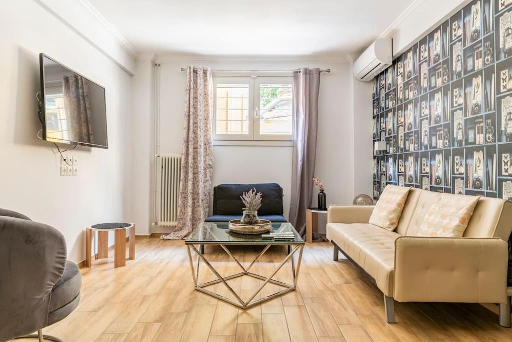 Amazing new Elegant Apt in the shadow of Acropolis (and Netflix)