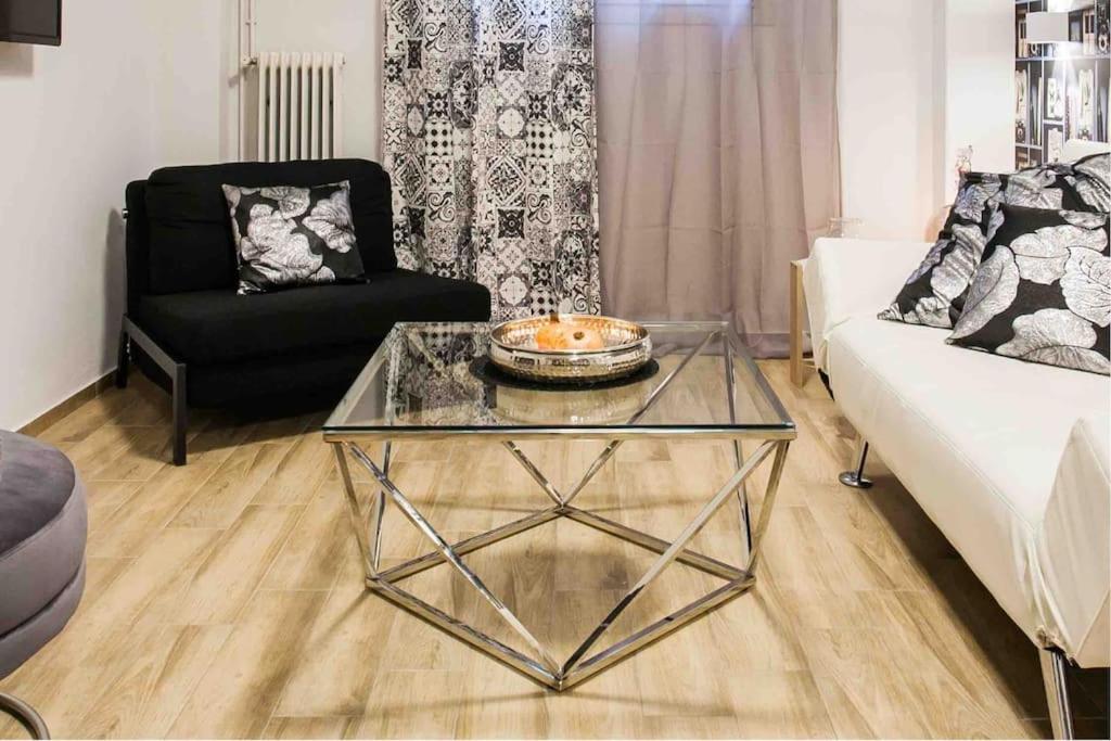 Amazing new Elegant Apt in the shadow of Acropolis (and Netflix)