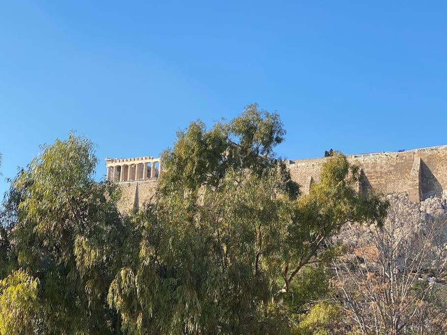 Amazing new Elegant Apt in the shadow of Acropolis (and Netflix)