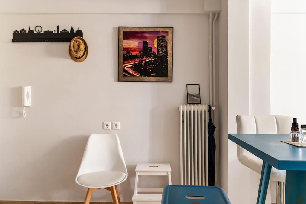 Amazing new Elegant Apt in the shadow of Acropolis (and Netflix)