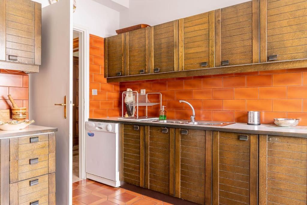 Unique Spacious new 3BDR apt in Mouson/Filopappou