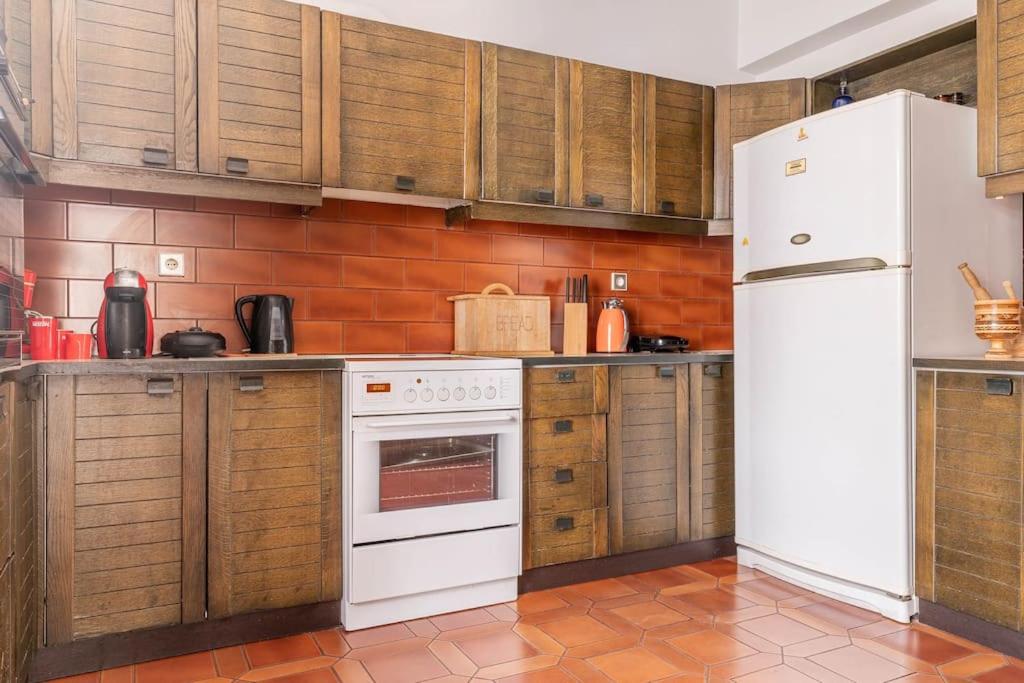 Unique Spacious new 3BDR apt in Mouson/Filopappou