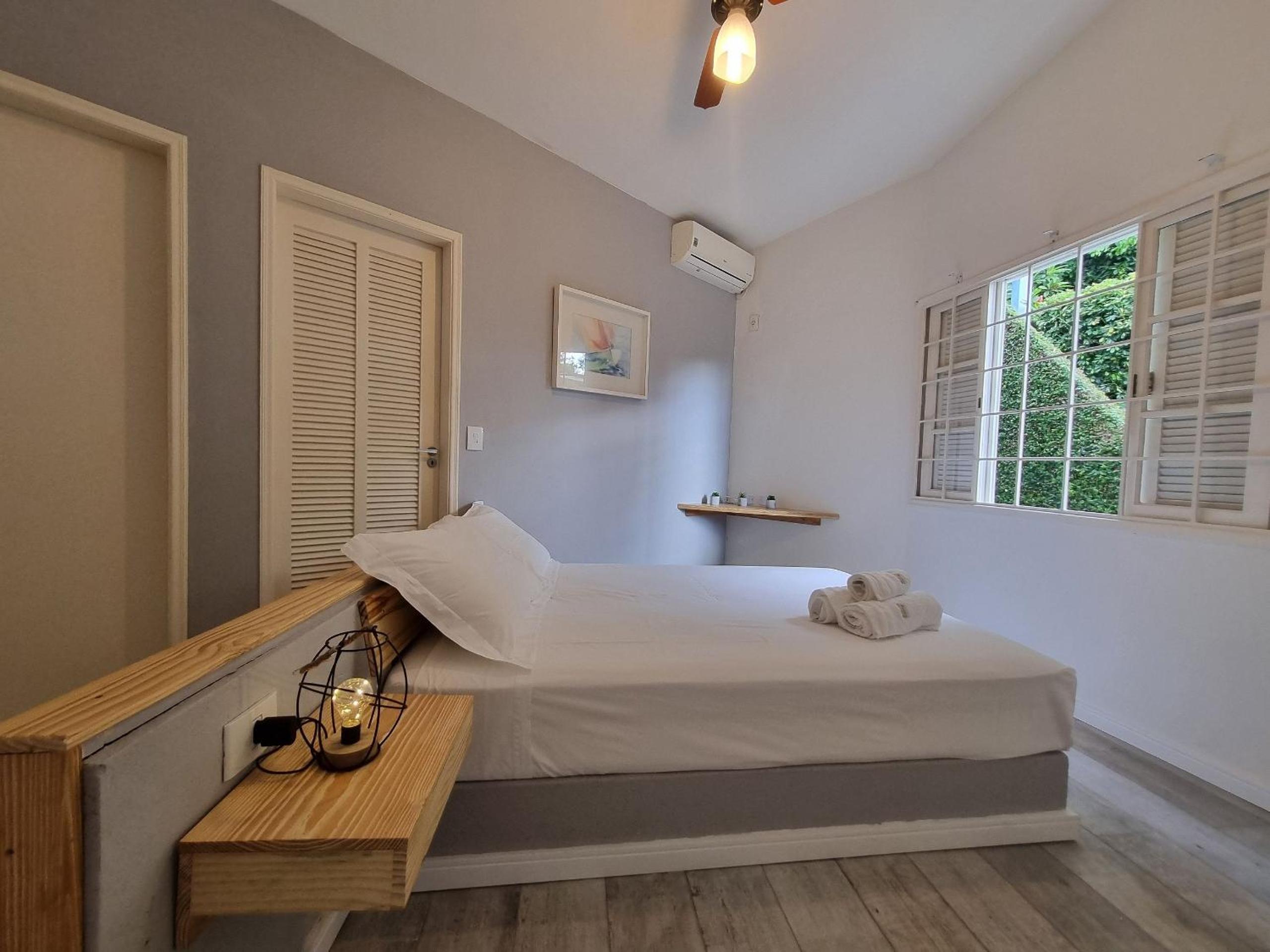 Casas com jacuzzi e churrasqueira a 500 metros da Praia do Perequê na Ilhabela